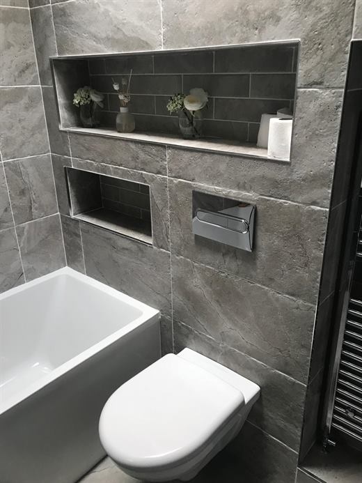 Bath and toilet with tiled display niches